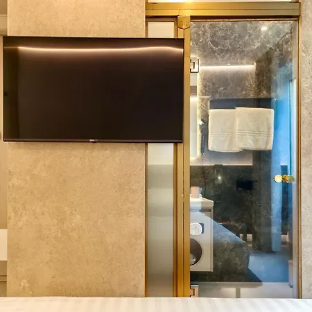 Amona By Comorooms Guest house