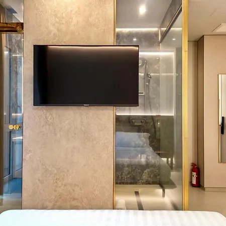 Amona By Comorooms Como